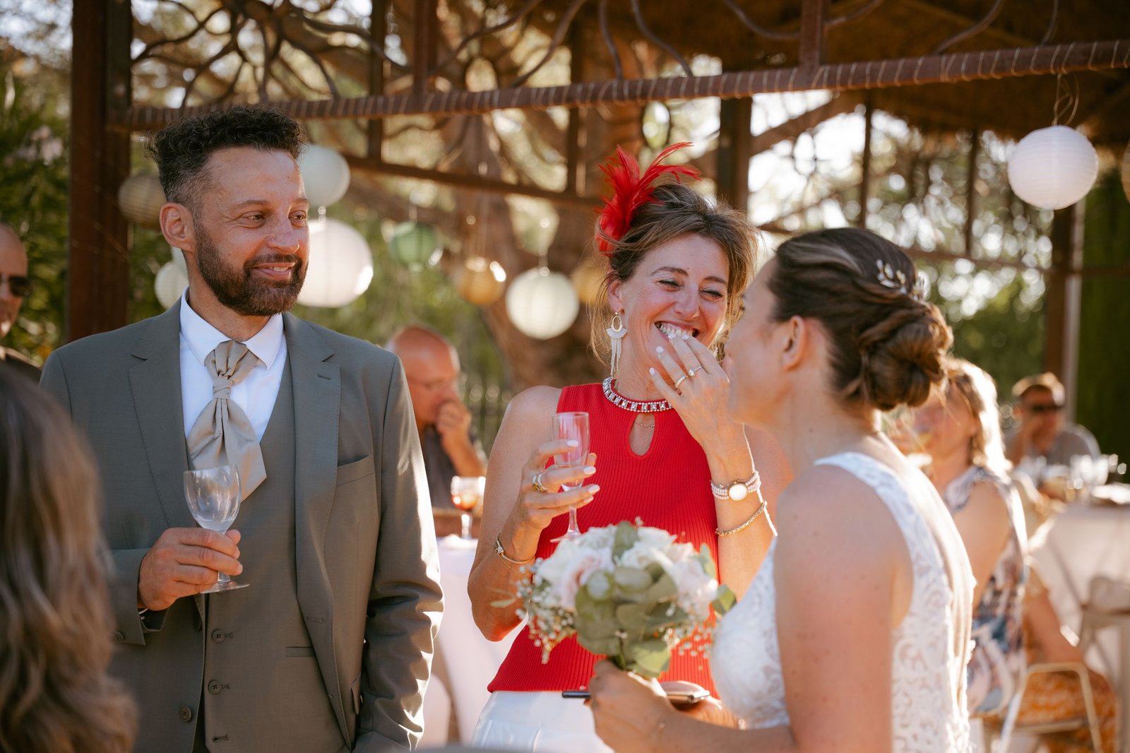 Complicité et fous rires entre invités