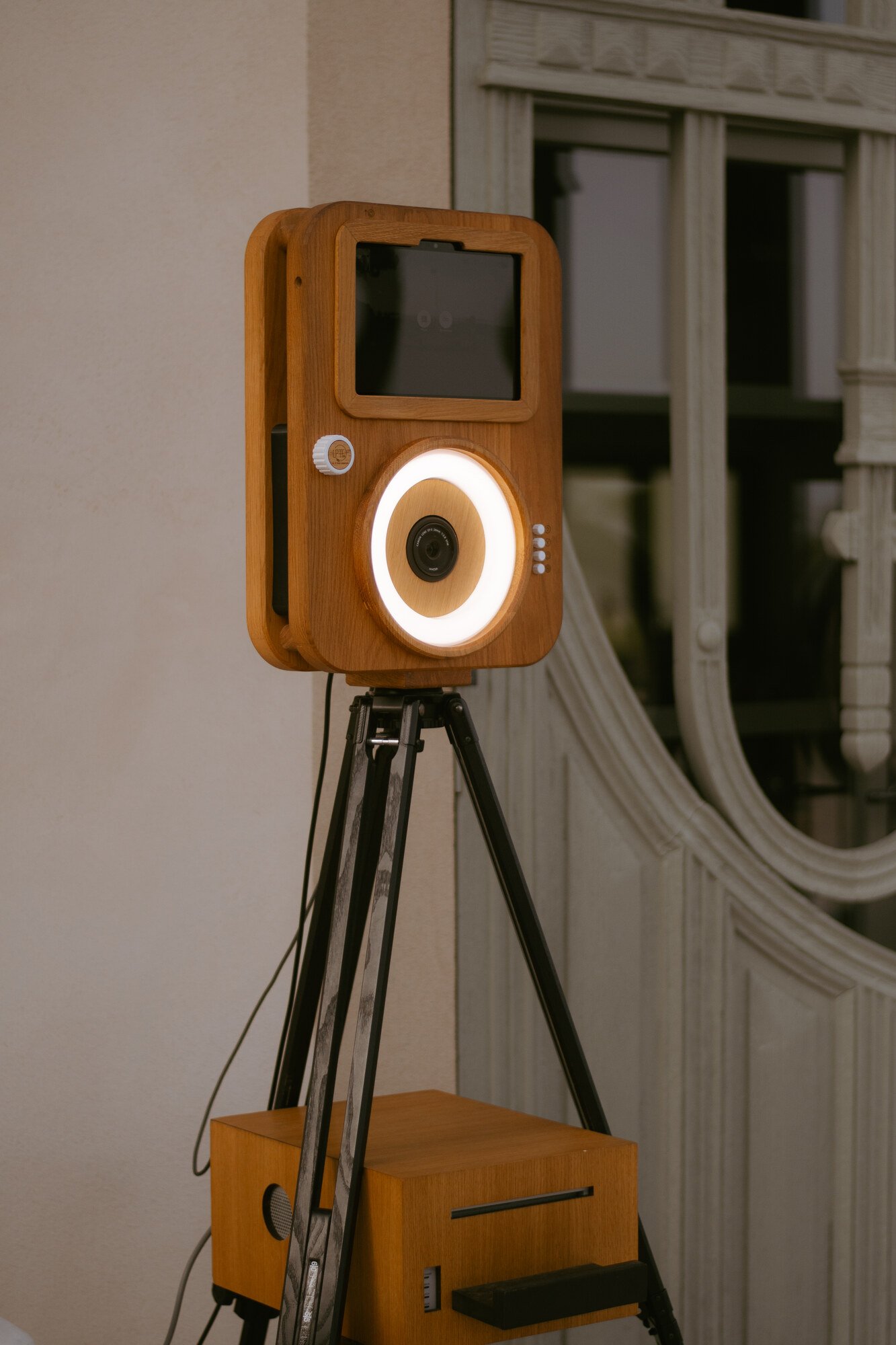 Photobooth en bois installé pour la soirée